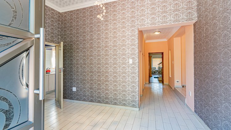 Image for Captivating Double Storey Home in Eldoraigne Online Auction