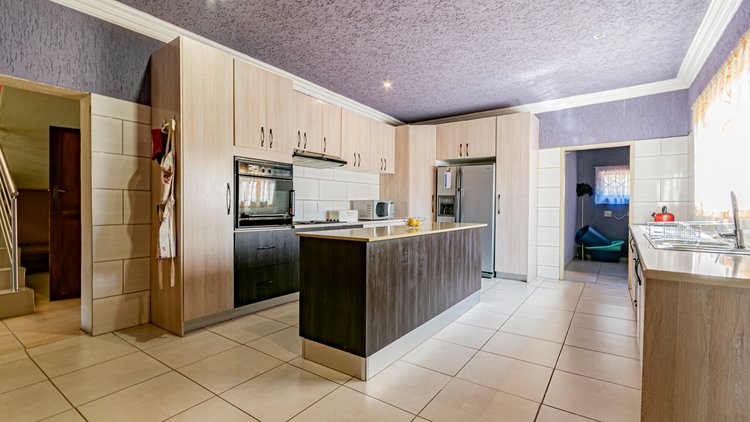 Image for Captivating Double Storey Home in Eldoraigne Online Auction