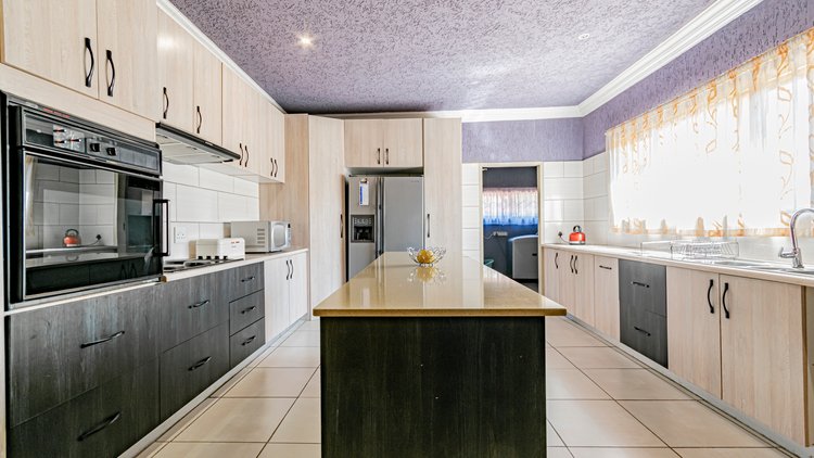 Image for Captivating Double Storey Home in Eldoraigne Online Auction