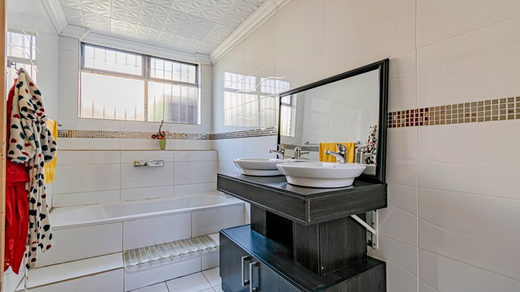 Image for Captivating Double Storey Home in Eldoraigne Online Auction