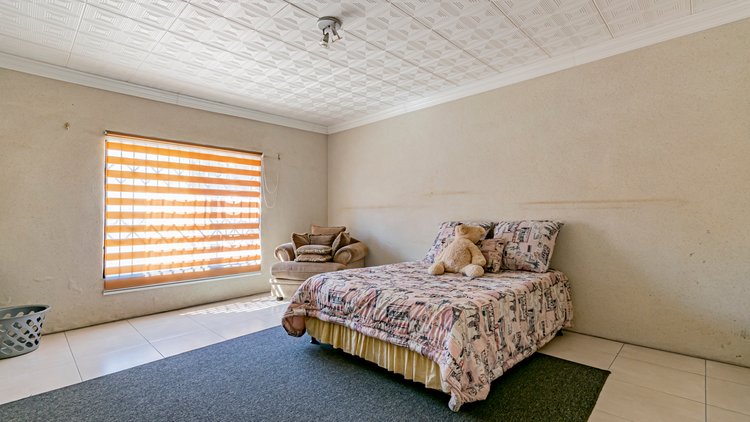 Image for Captivating Double Storey Home in Eldoraigne Online Auction