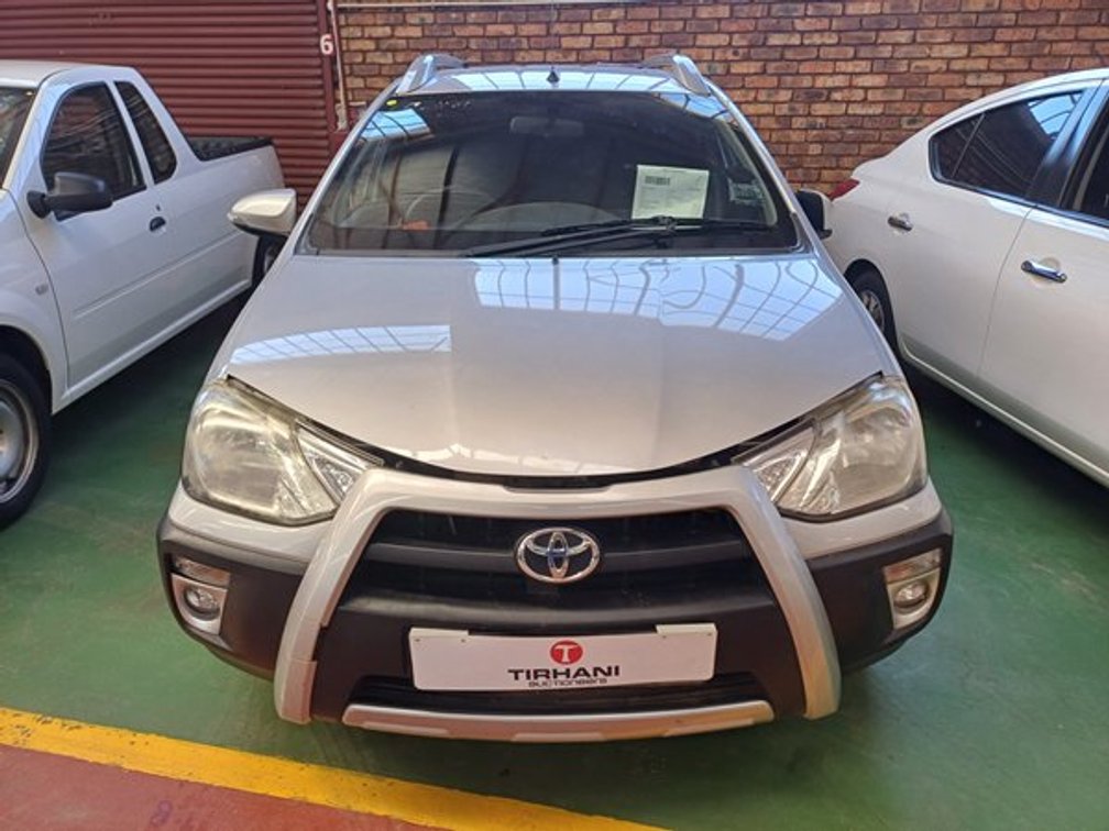 2015 TOYOTA ETIOS CROSS 1.5 Xs 5Dr