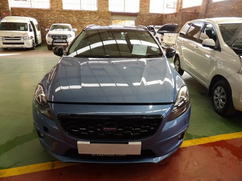 2016 VOLVO V40 T5 MOMENTUM GEARTRONIC
