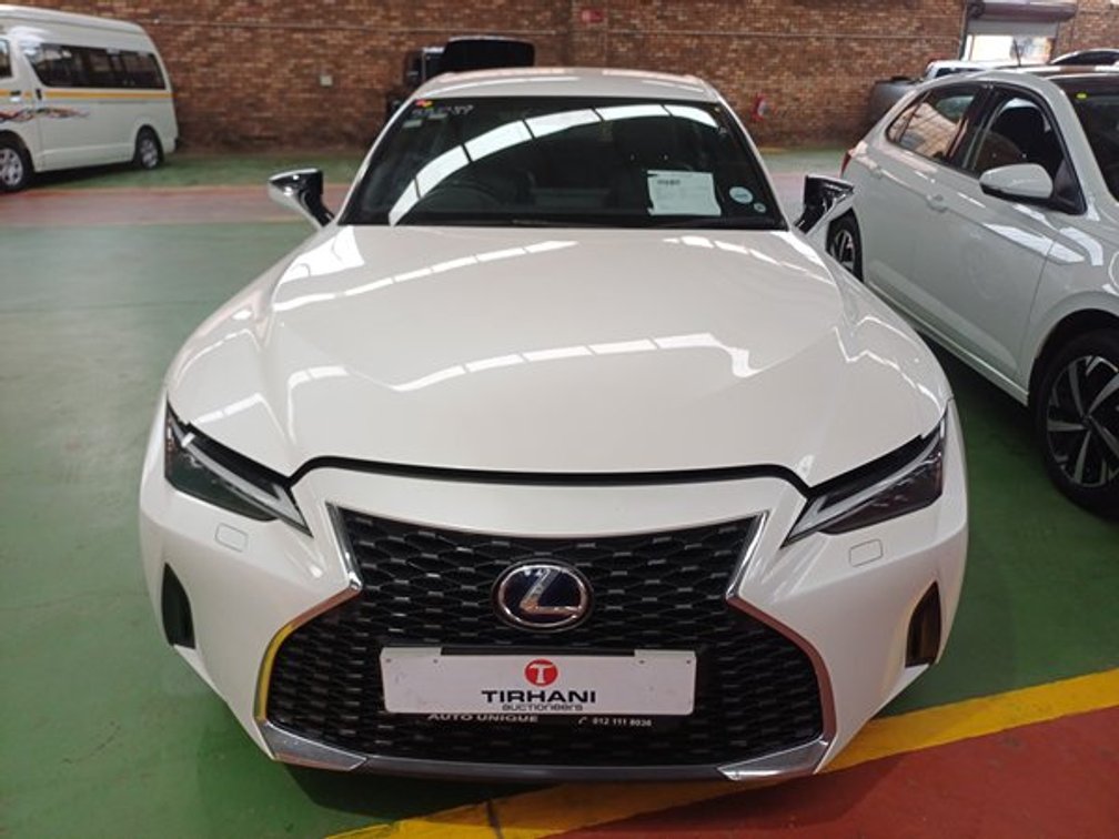 2021 LEXUS IS 300h EX