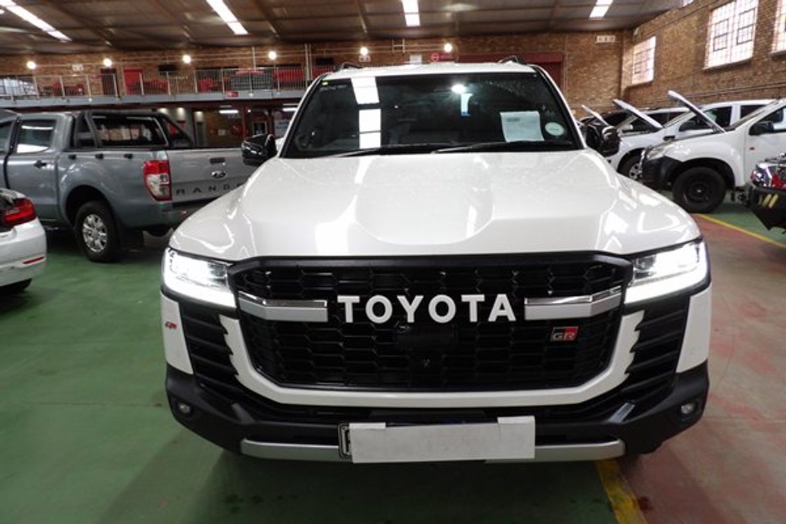 2022 TOYOTA LANDCRUISER 300 V6 3.3D GR-S