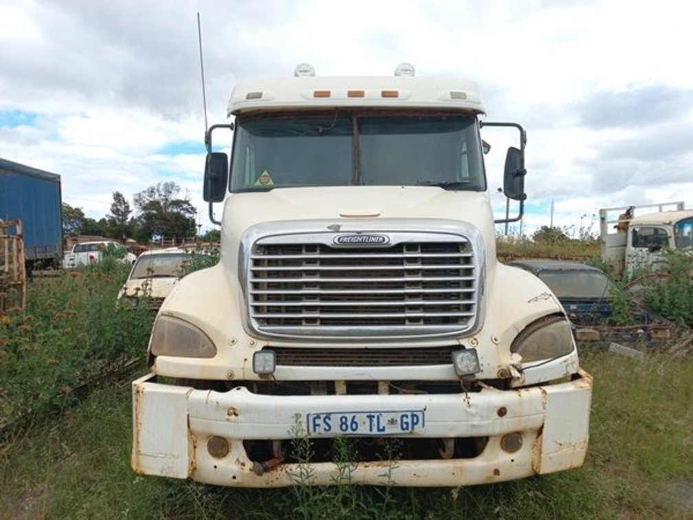 FREIGHTLINER TIPPER TRUCK