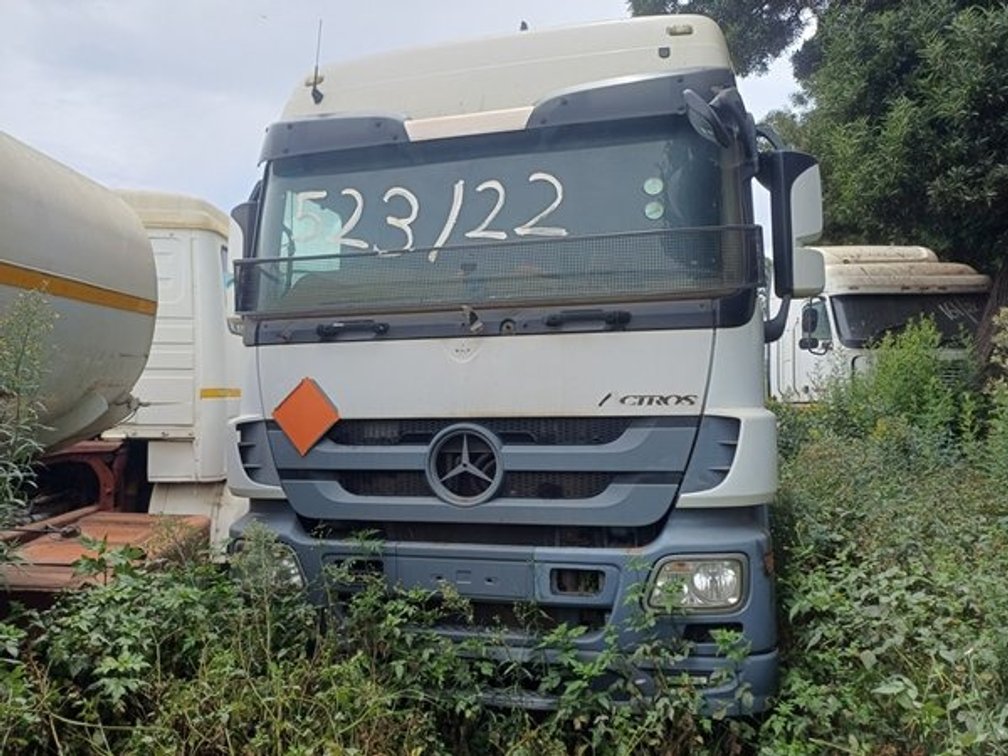 ACTROS MERCEDES-BENZ AND PETROL TANKER (SEMI TRAILER TANKER)