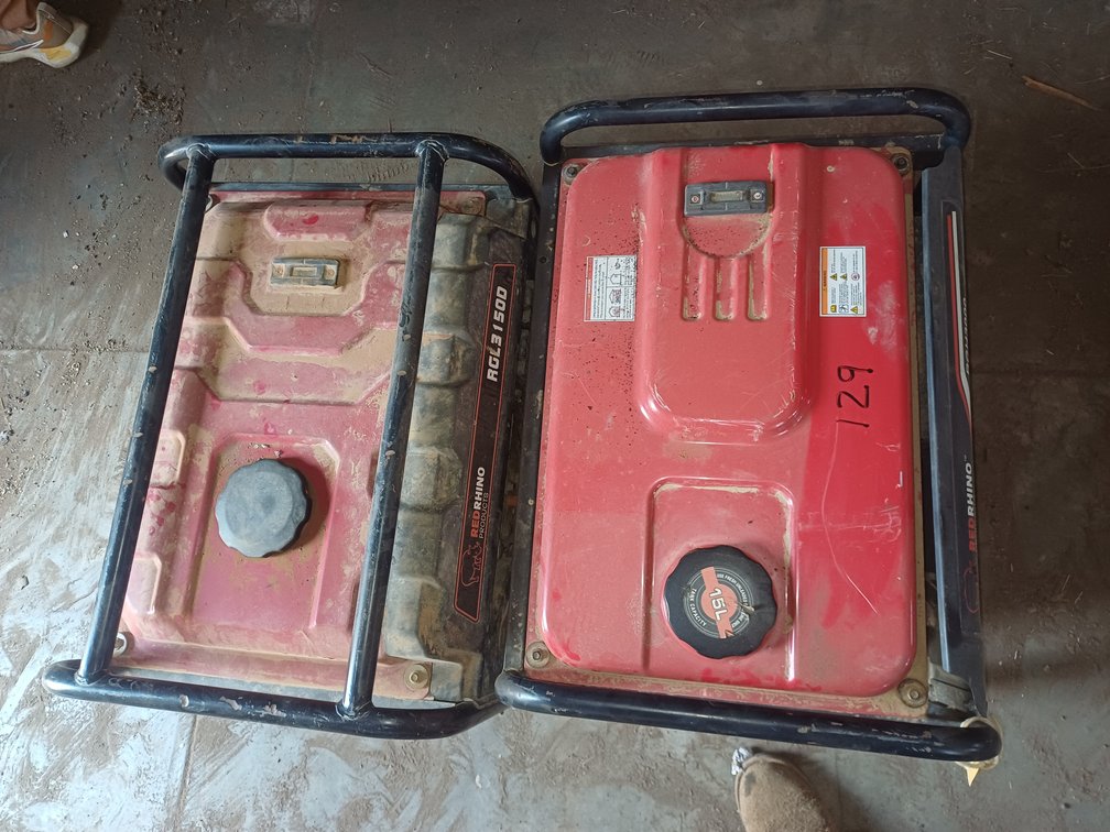 RED RHINO 2500W GENERATOR