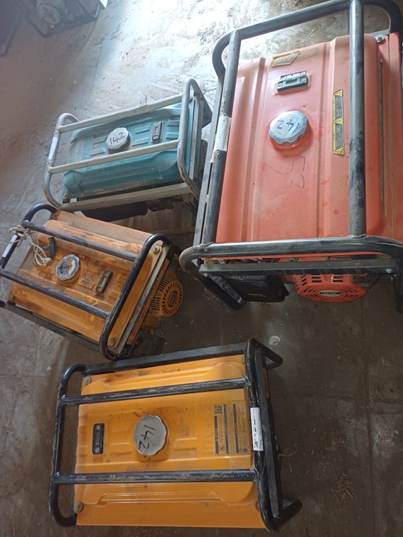 2 INGCO,  1 X TOTAL AND  1 X ELLIES FBG2800CX  2800CX GENERATORS