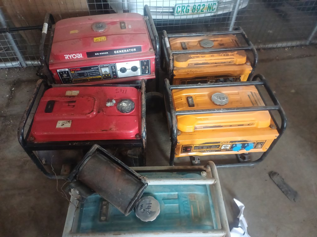 2 INGCO,  1 X TOTAL,  1 X SUNNY AND 1 X RYOBI GENERATORS