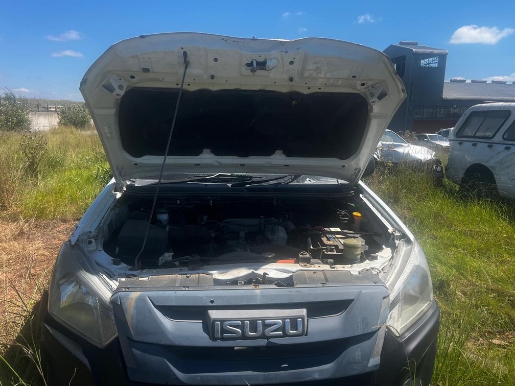 ISUZU KB BAKKIE