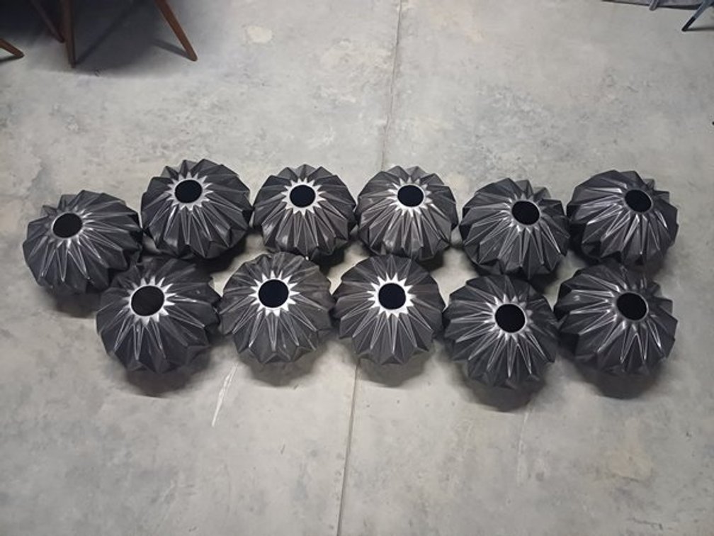 BLACK ROUND VASE  (OBJEY DINING TABLE)  X11