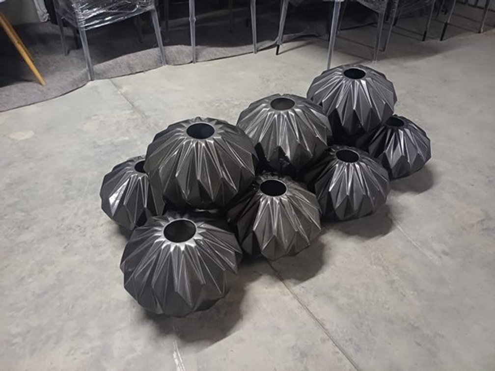 BLACK ROUND VASE  (OBJEY DINING TABLE)  X11