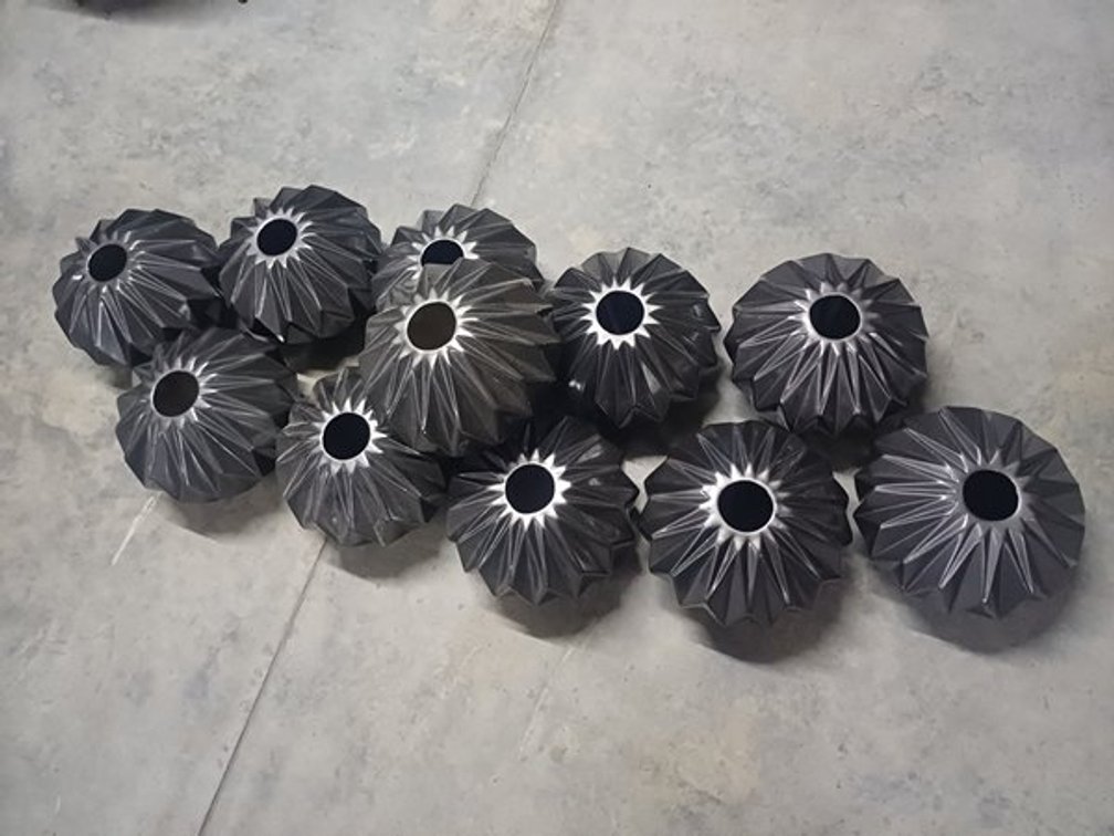 BLACK ROUND VASE  (OBJEY DINING TABLE)  X11