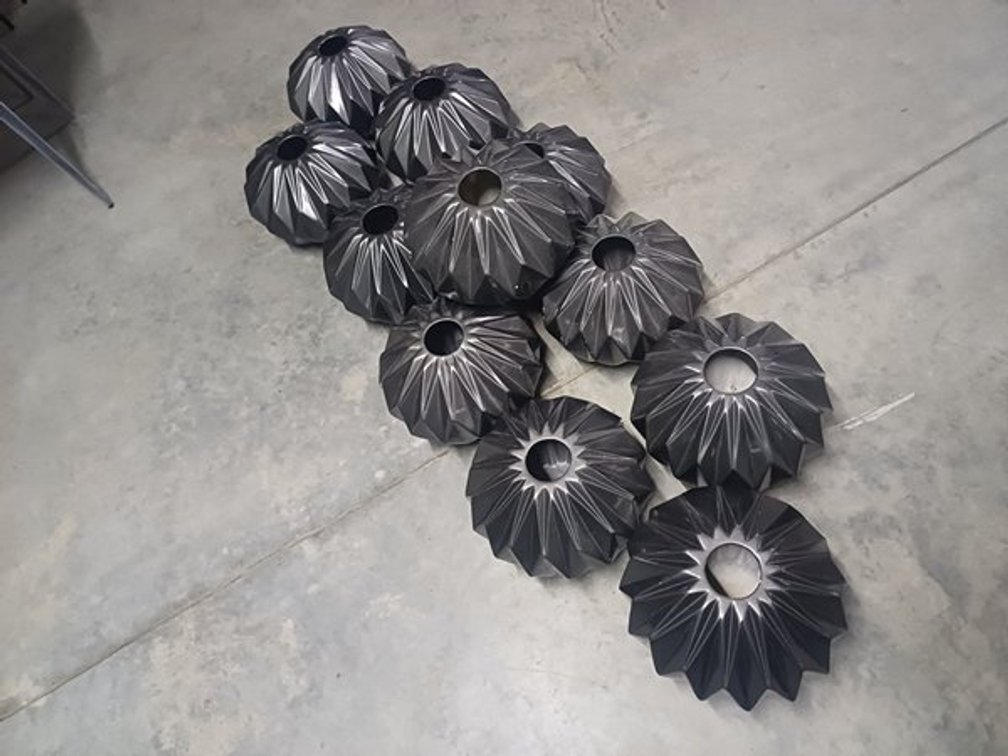 BLACK ROUND VASE  (OBJEY DINING TABLE)  X11