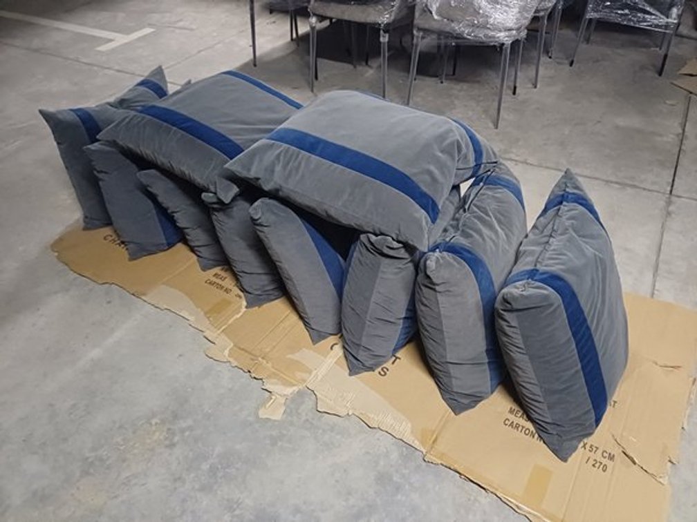 COUCH SCATTER BIG - GREY & BLUE LINE  X10
