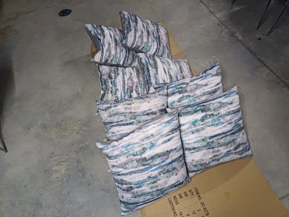 COUCH SCATTERS BIG - BLUE PATTERN X8