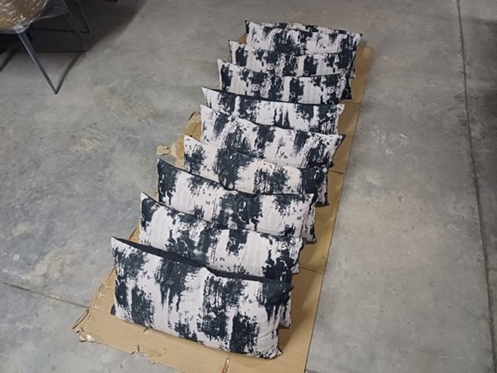 BED SCATTERS - SMALL BLACK & WHITE PATTERN  X10