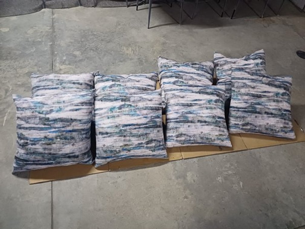COUCH SCATTERS BIG - BLUE PATTERN X8