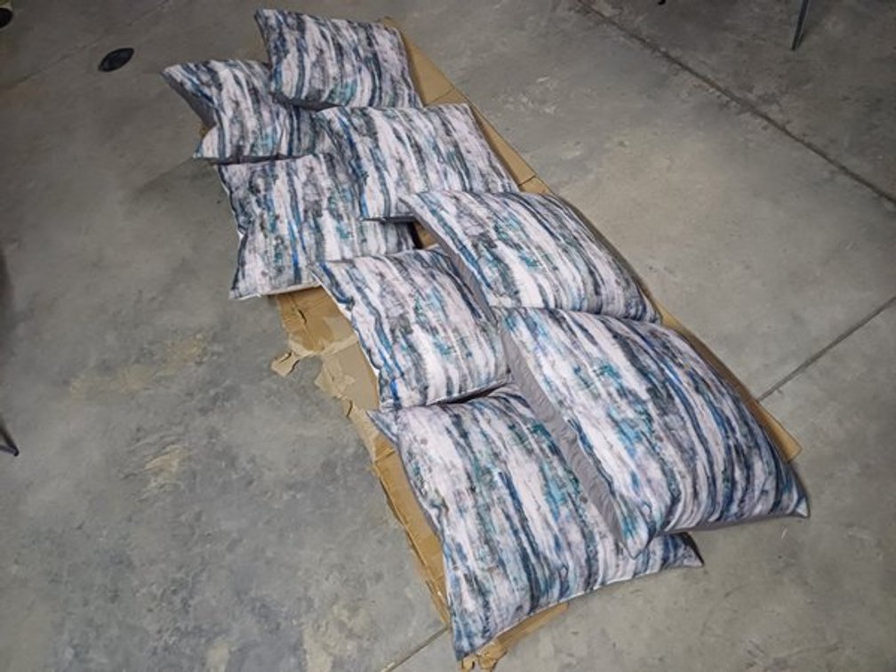 COUCH SCATTERS BIG - BLUE PATTERN X8
