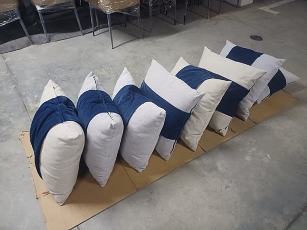 COUCH SCATTERS BIG - FAWN & BLUE LINE   X8