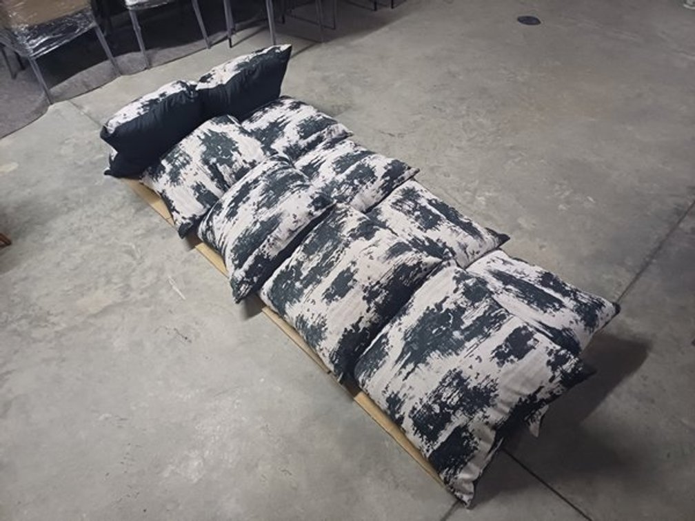 BED SCATTERS - BIG  BLACK & WHITE PATTERN  X10