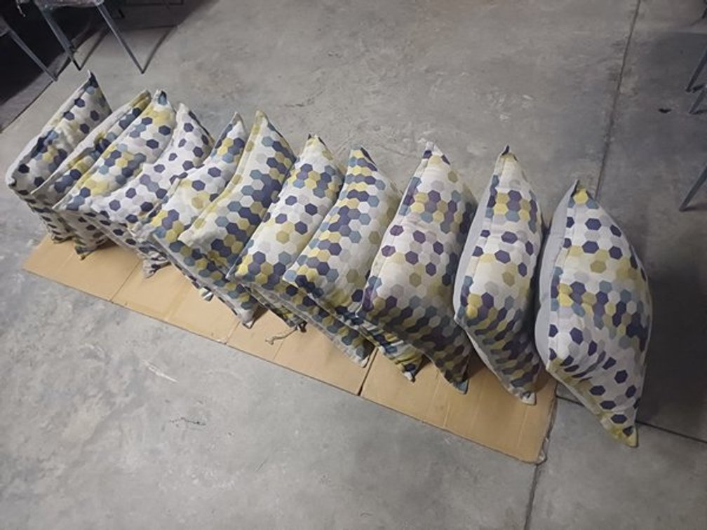 COUCH SCATTERS BIG - HEXAGON  X10