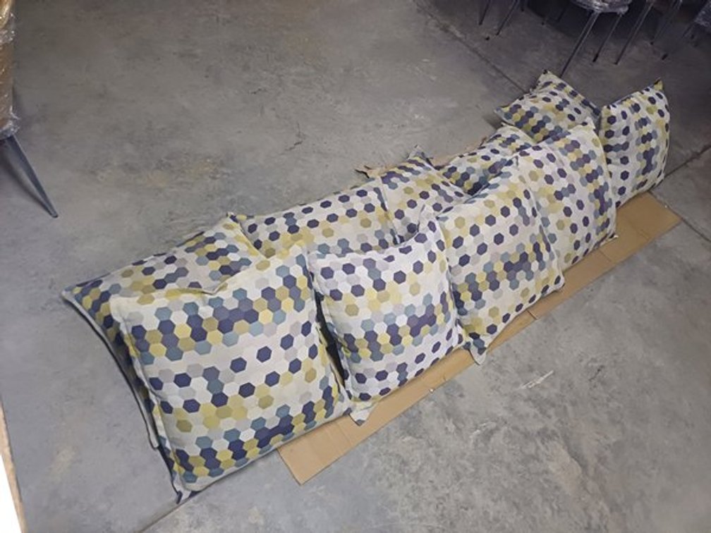 COUCH SCATTERS BIG - HEXAGON  X10