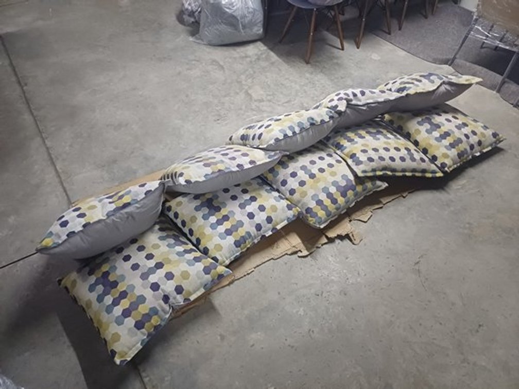 COUCH SCATTERS BIG - HEXAGON  X10
