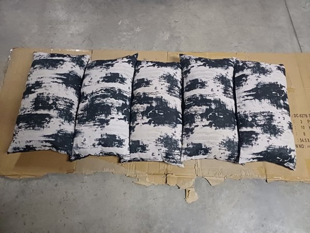 BED SCATTERS - SMALL BLACK & WHITE PATTERN  X5