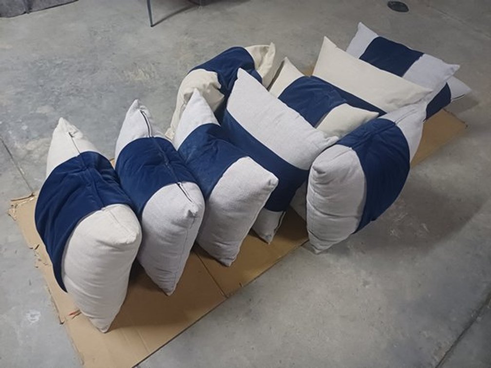 COUCH SCATTERS BIG - FAWN & BLUE LINE  X10