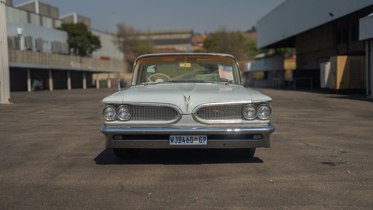 1960 Pontiac Strato-Chief - Sedan