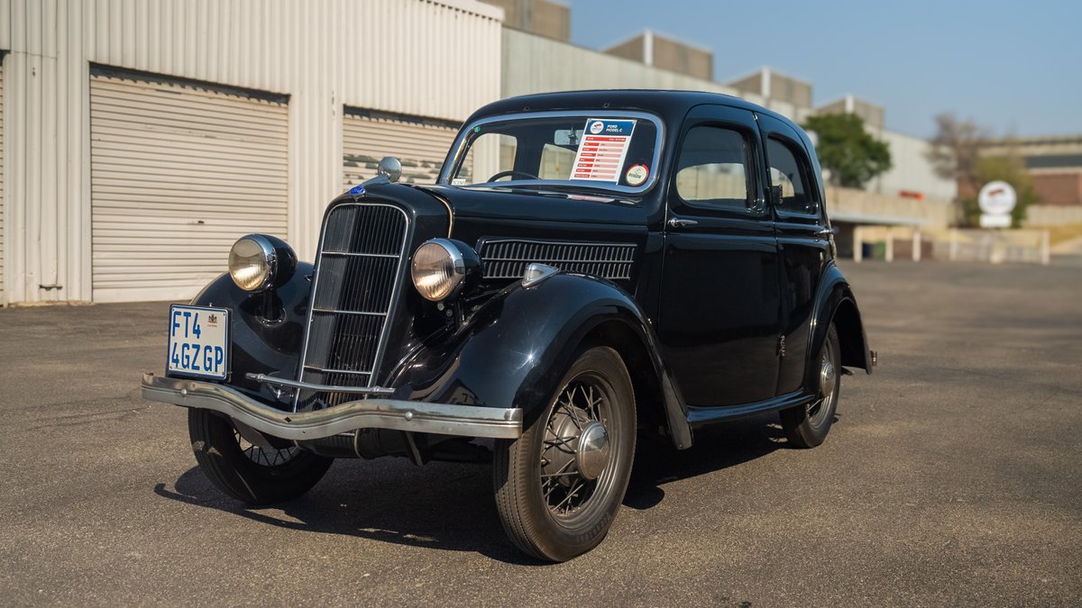 1935 Ford Model C - Sedan