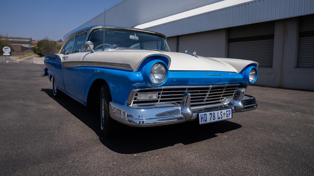 1957 Ford Fairlane - Sedan