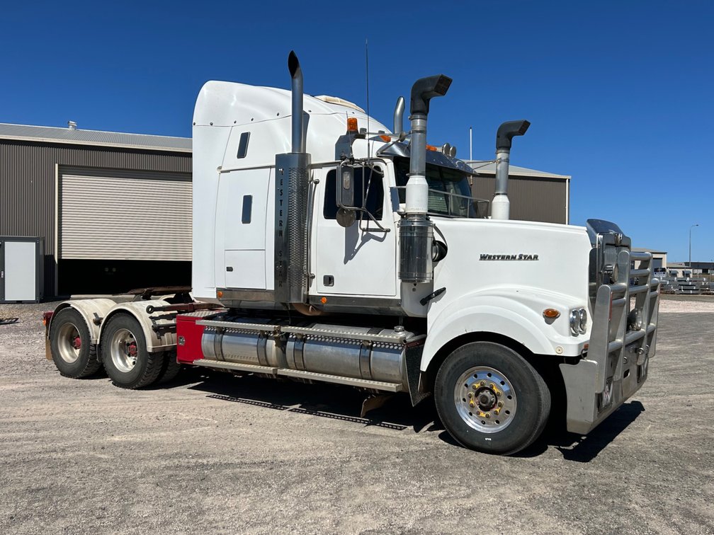 2010 WESTERN STAR 4900 6X4 PRIME MOVER