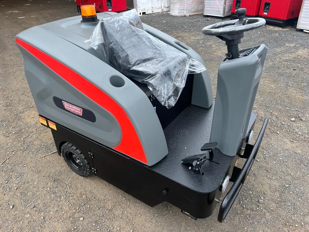 UNUSED ELECTRIC RIDE ON SWEEPER