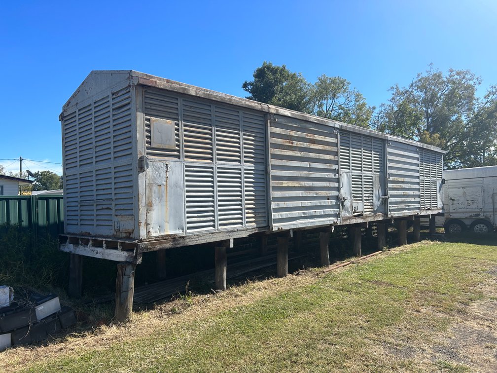 TRAIN CARRIAGE