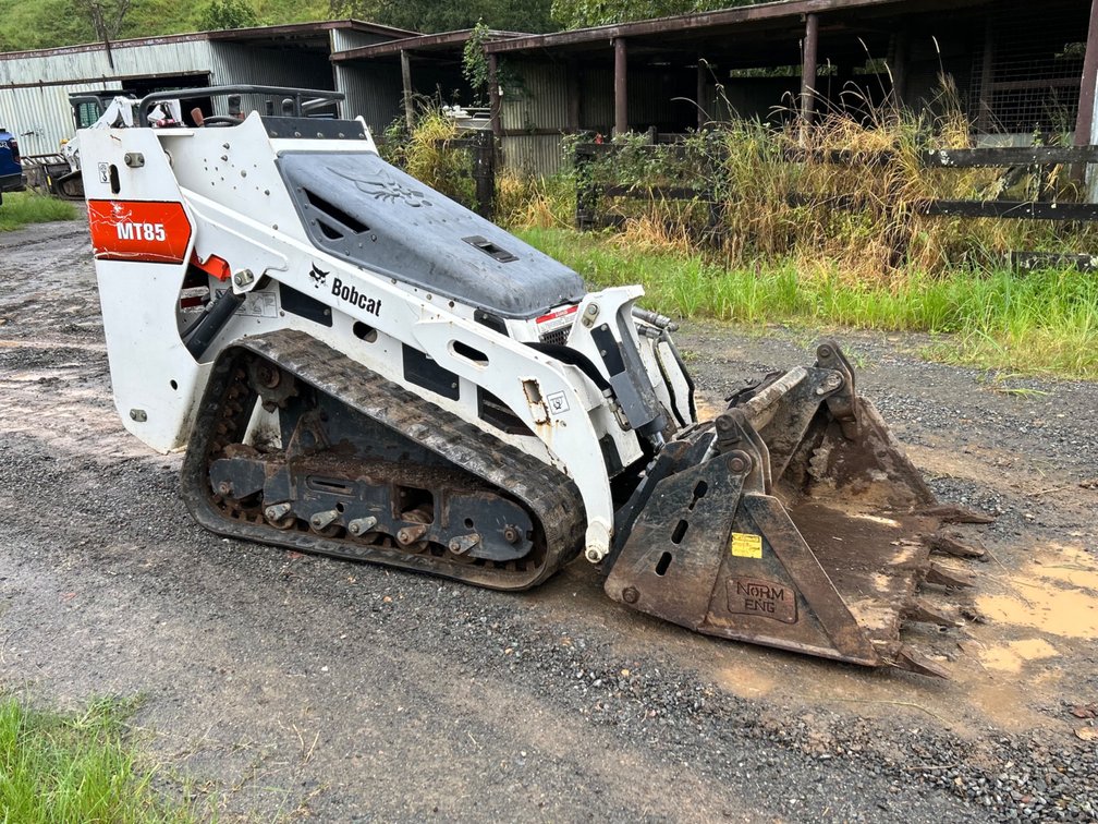 2017 BOBCAT MT85 SKID STEER | 2017 PLANT TIPPER TRAILER