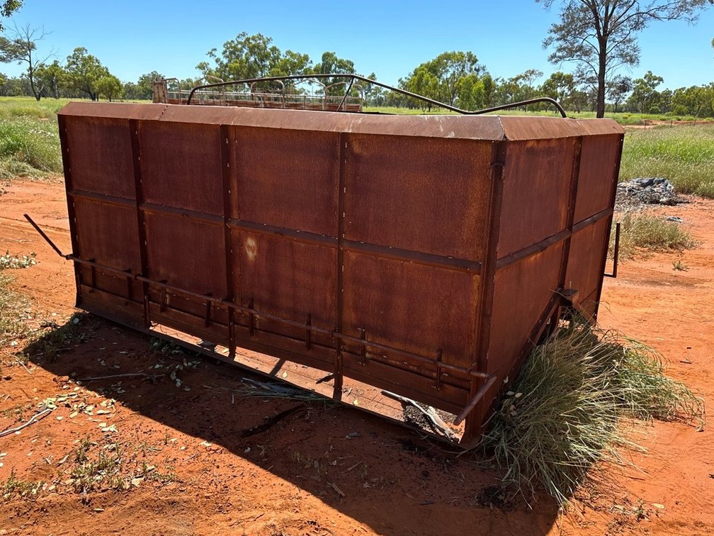 STEEL GRAIN BIN
