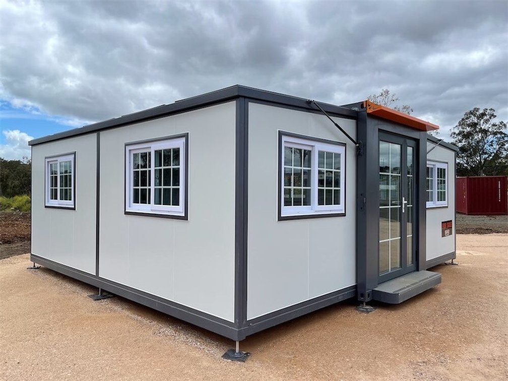 UNUSED EXPANDABLE  L0206 CONTAINER HOUSE WITH ENSUITE  