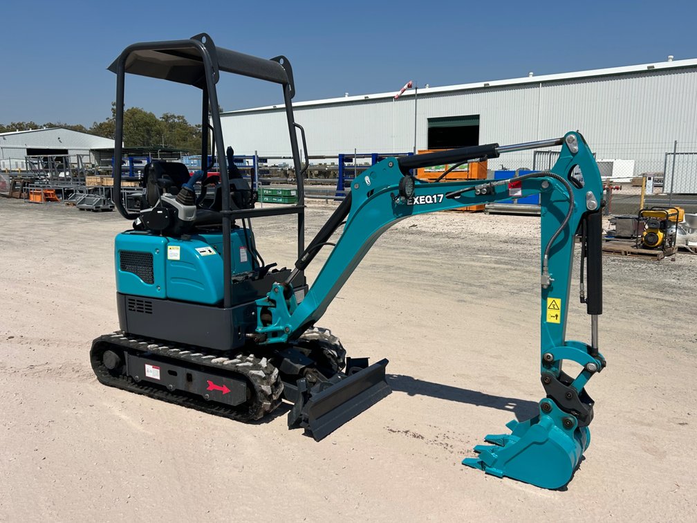 UNUSED EXEQ17 MINI EXCAVATOR WITH ATTACHMENTS