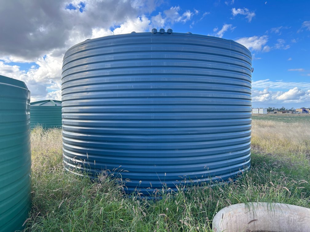 CLARK POLY WATER TANK