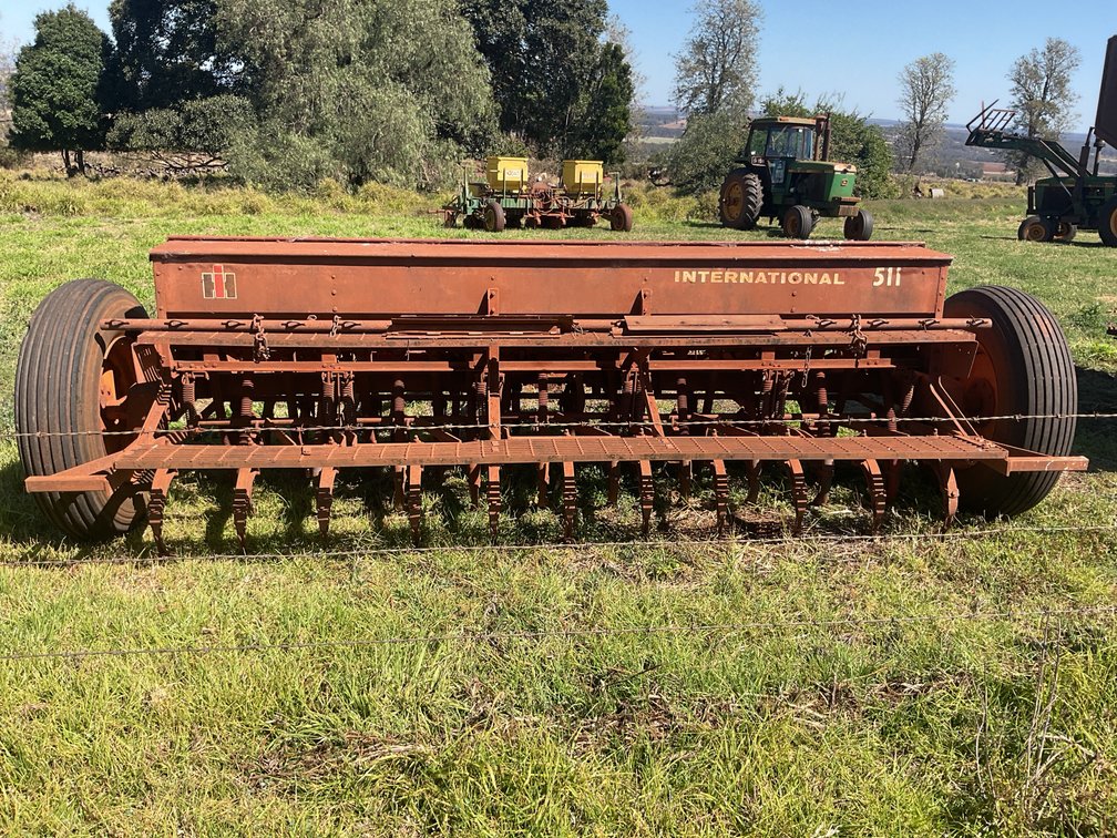 INTERNATIONAL 511 SEED DRILL