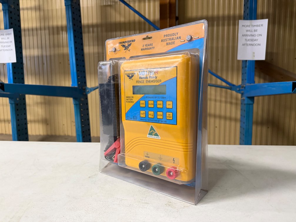 NEW THUNDERBIRD ELECTRIC & BATTERY FENCE ENERGISER