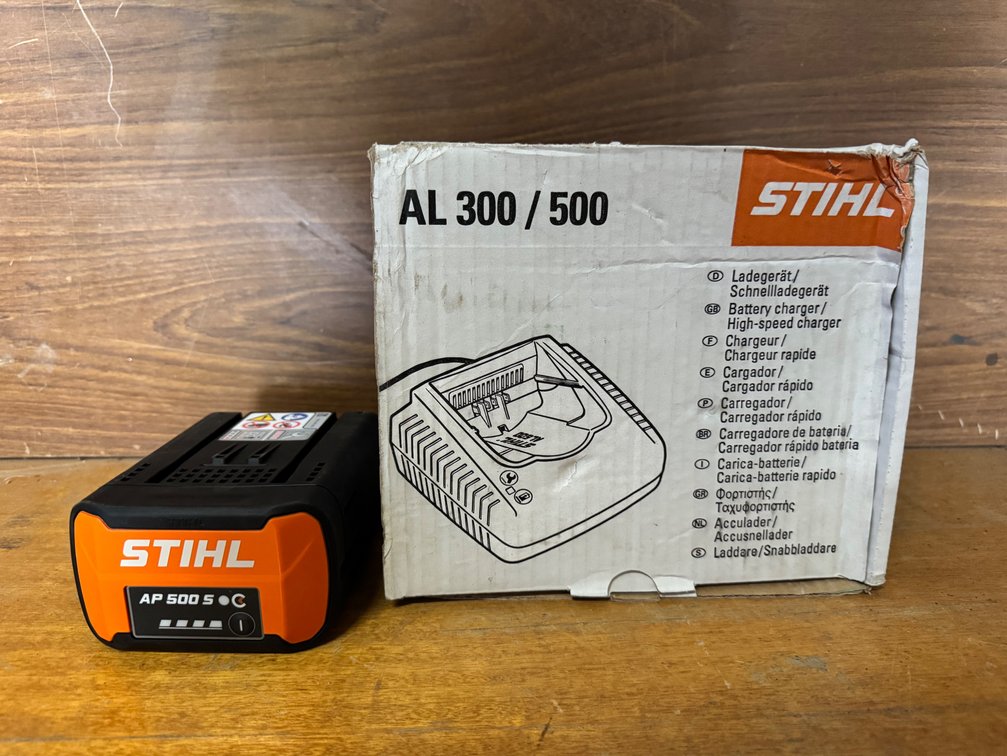 NEW STIHL 36V BATTERY + CHARGER