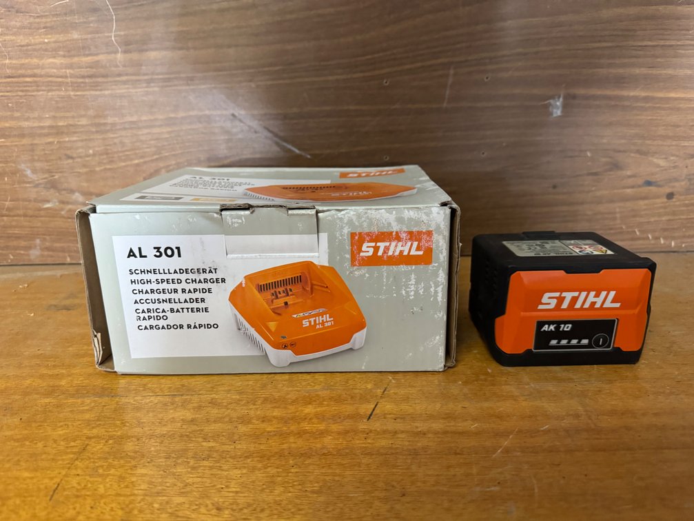 NEW STIHL 36V BATTERY + CHARGER