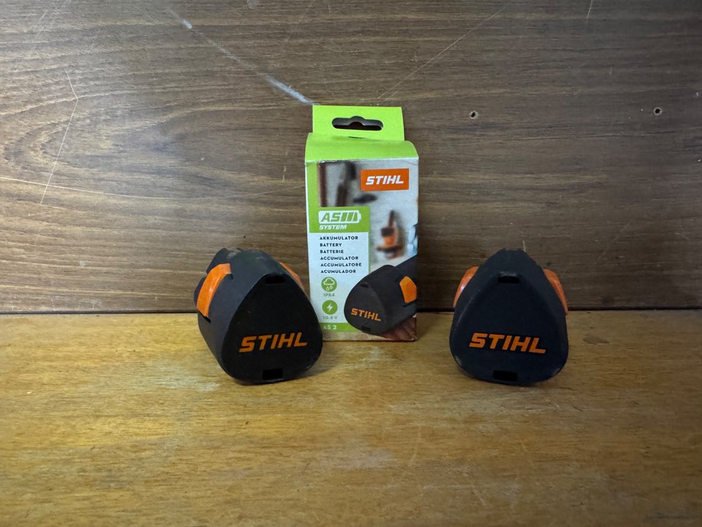 3 x NEW STIHL 10.V BATTERIES