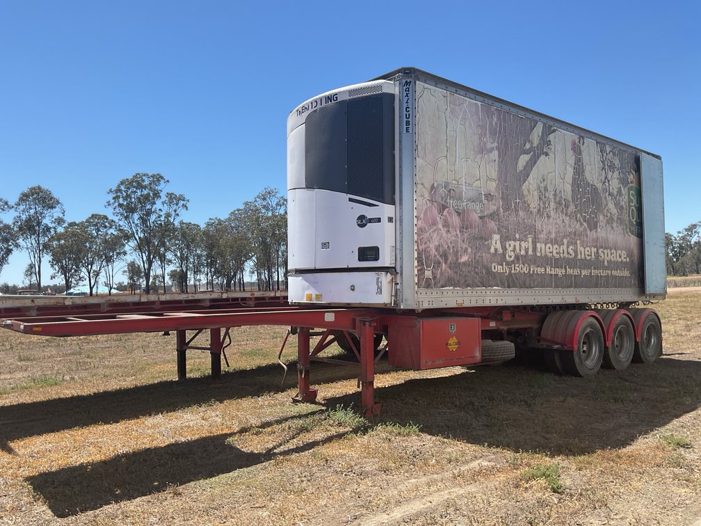 MAXITRANS INSULATED A TRAILER 25 FOOT PANTEC.