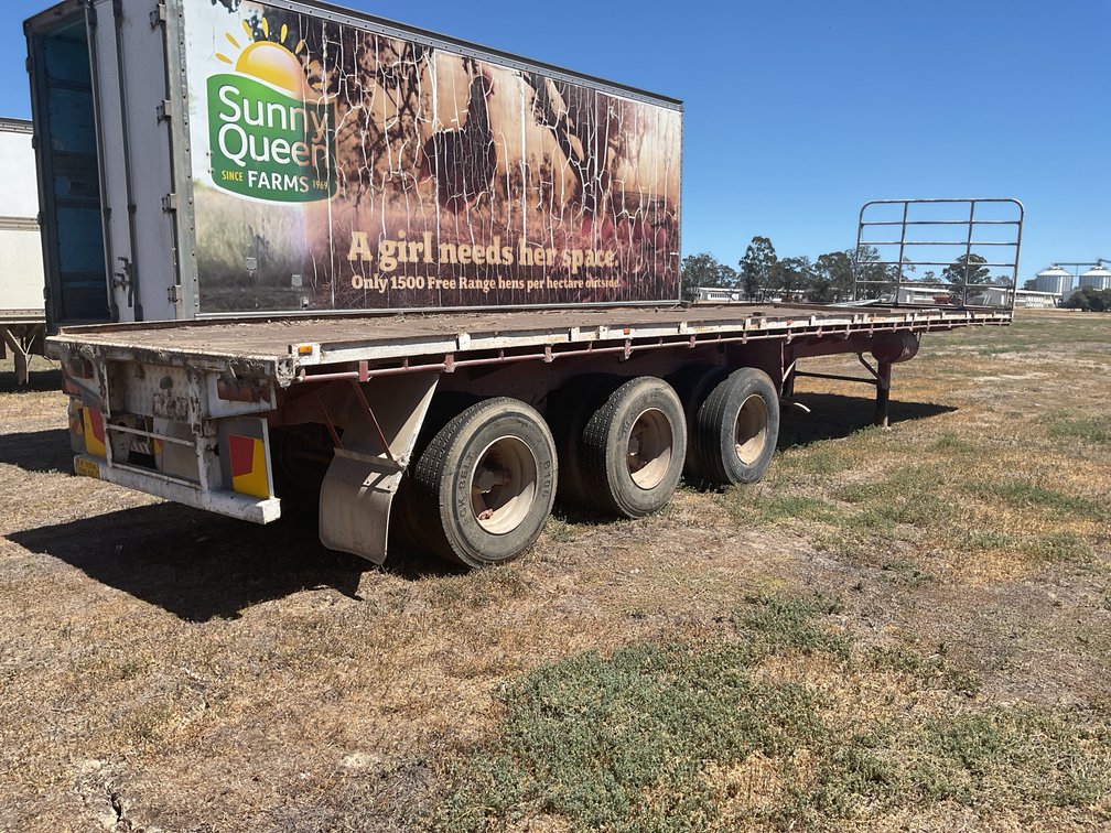 41 FOOT TRI AXEL FLAT TOP TRAILER