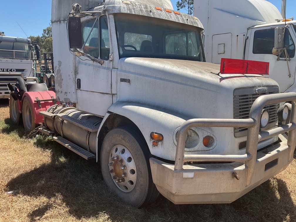 FRIEGHTLINER PRIME MOVER